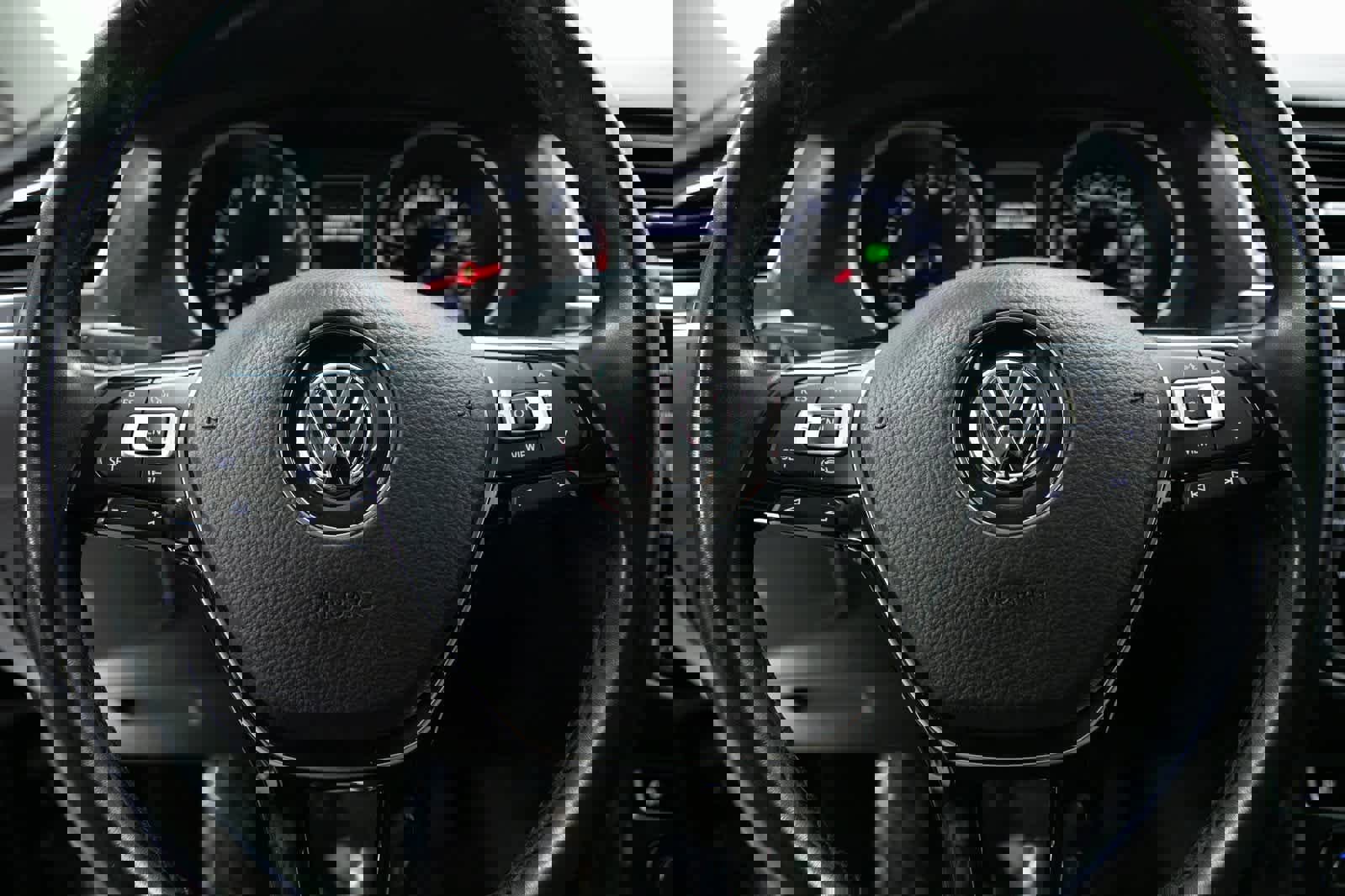 Used 2019 Volkswagen Tiguan SE w/ Panoramic Sunroof Package image 13