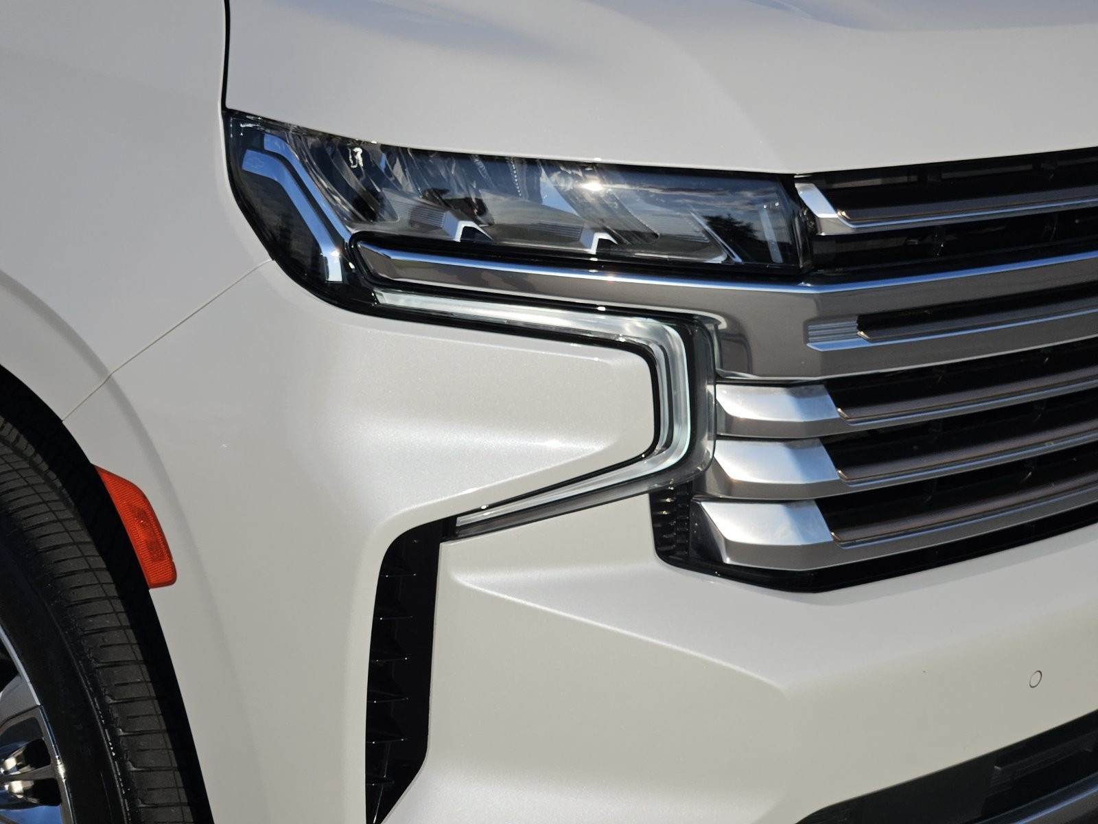 Certified 2023 Chevrolet Suburban High Country AWD/4WD image 10