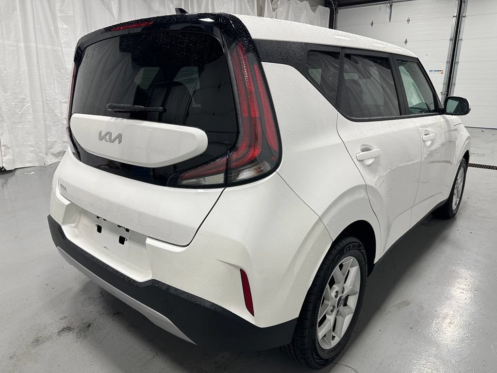 Used 2023 Kia Soul LX w/ LX Technology Package FWD image 7