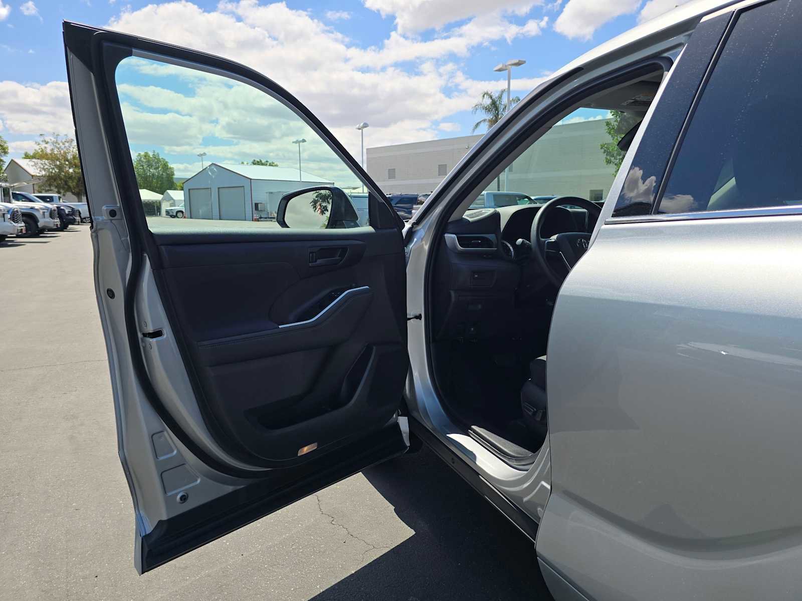 Certified 2021 Toyota Highlander L FWD image 22