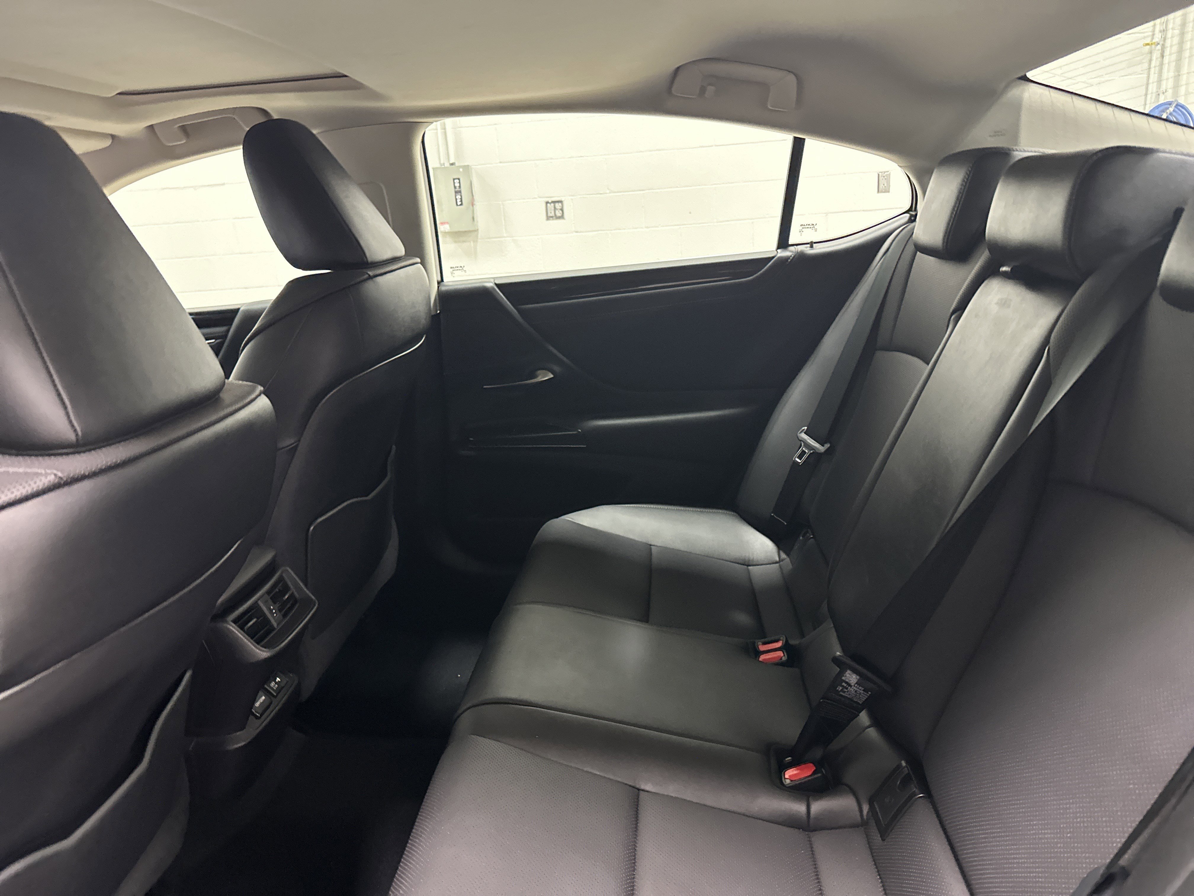 Used 2020 Lexus ES 350 w/ Premium Package image 31