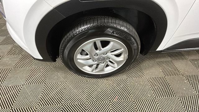Used 2024 Hyundai Venue SE FWD image 10