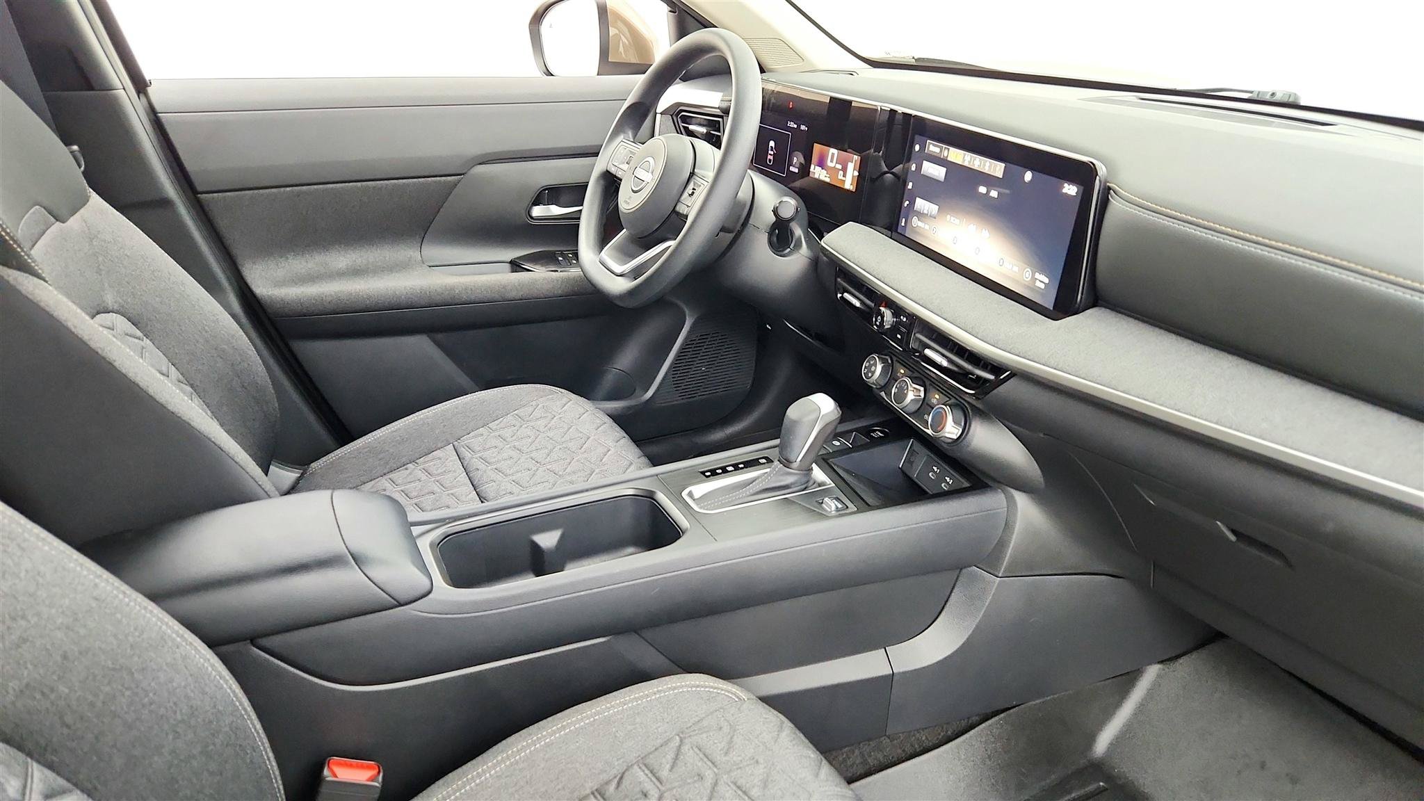 Used 2025 Nissan Kicks SV w/ Charging Package FWD image 17