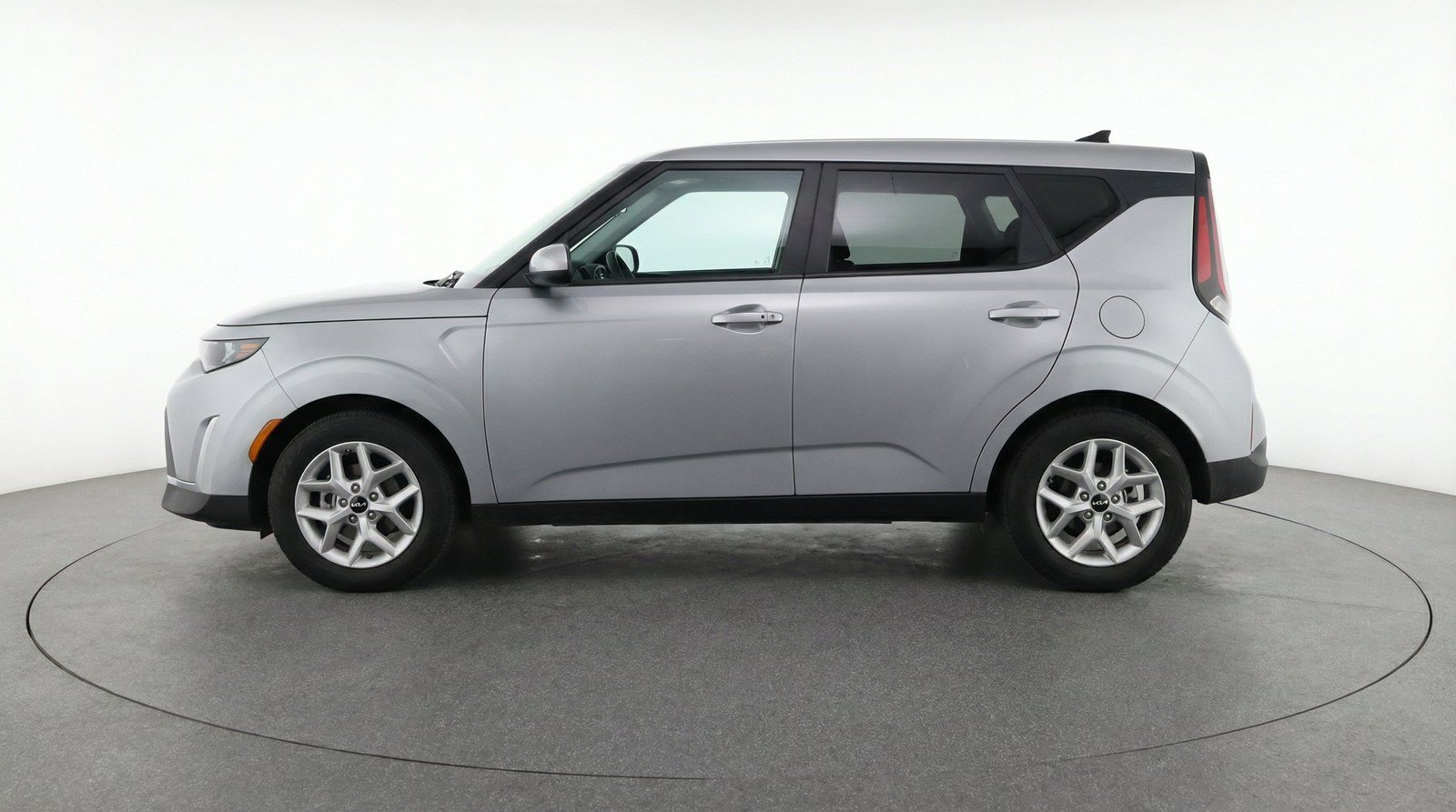 Used 2025 Kia Soul LX w/ LX Technology Package FWD image 5