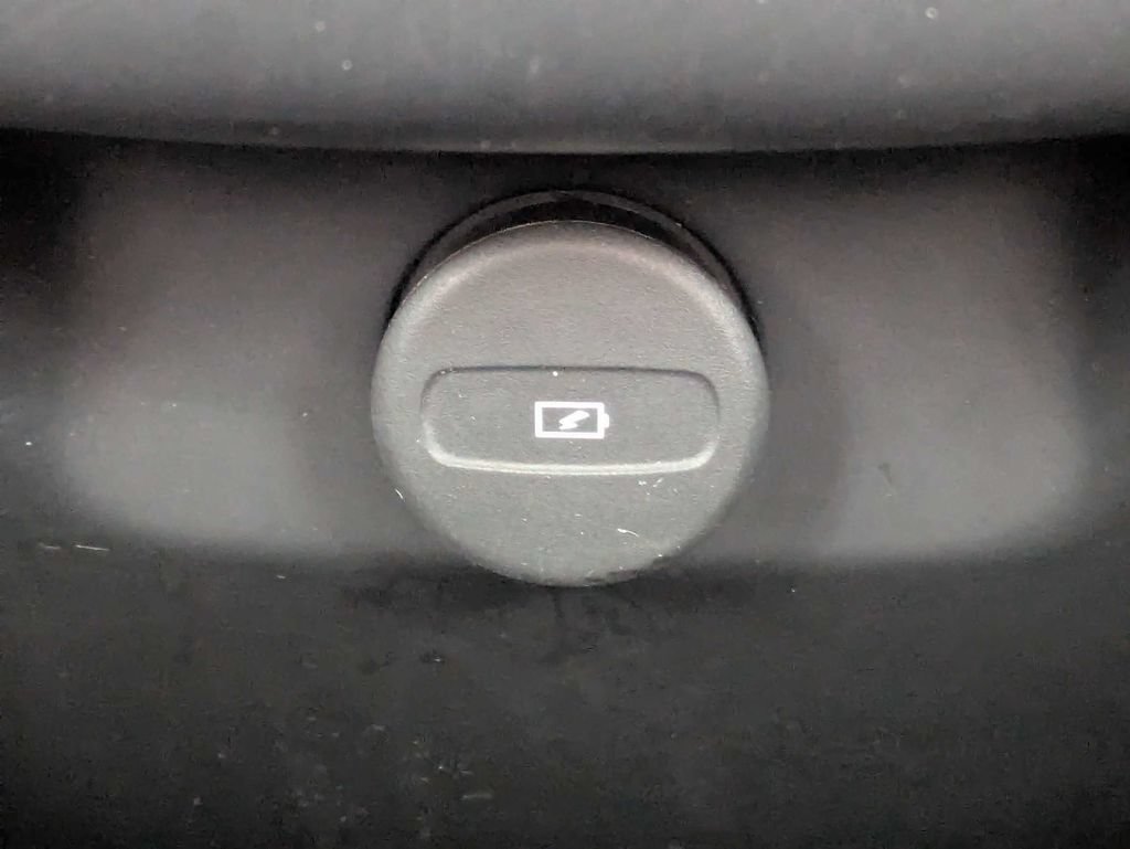 Certified 2025 Volvo XC90 B5 Core AWD/4WD image 19