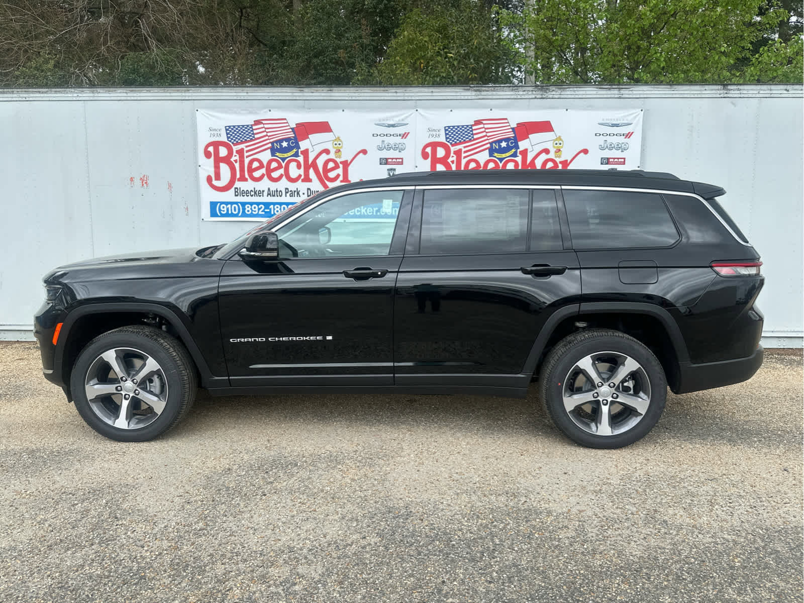 New 2025 Jeep Grand Cherokee L Limited w/ Luxury Tech Group II image 7