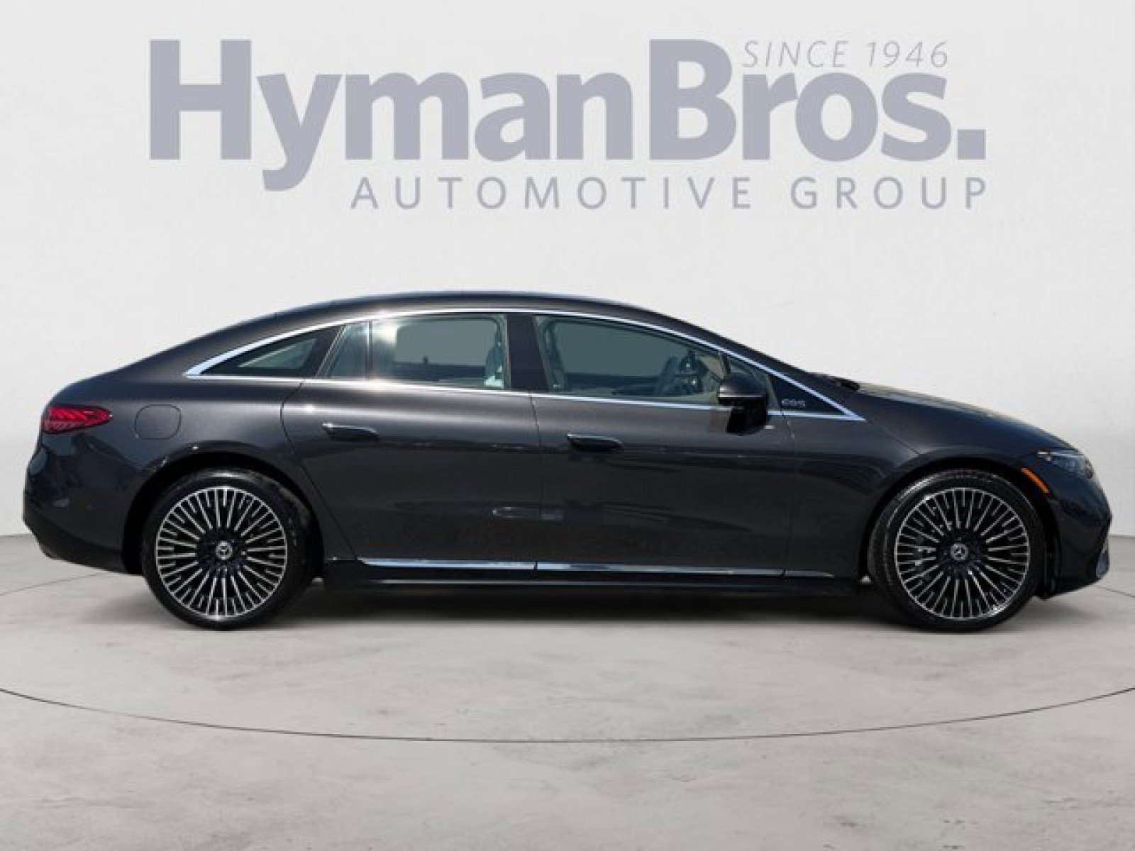 Used 2022 Mercedes-Benz EQS 580 4MATIC Sedan image 2