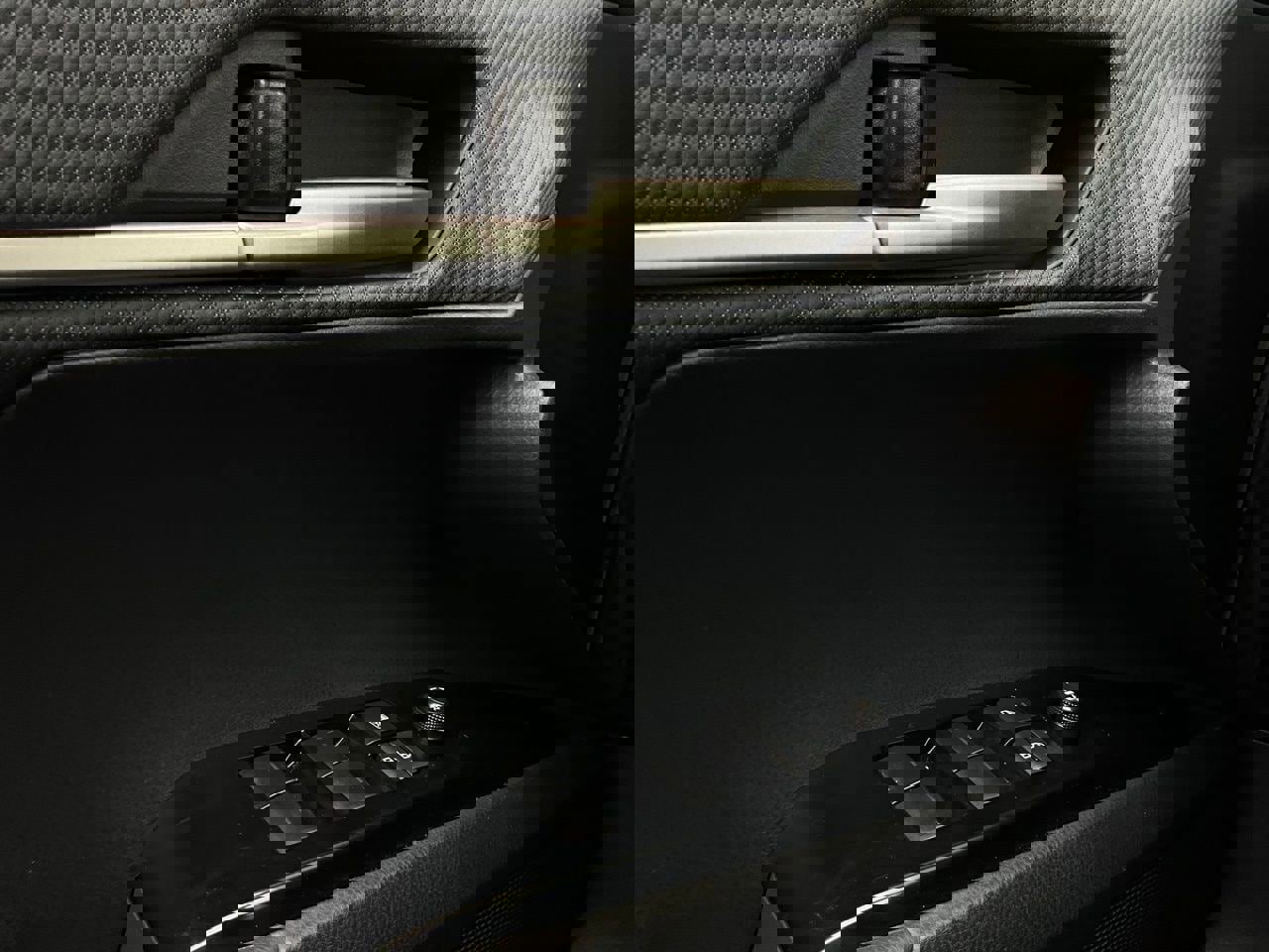 Used 2025 Toyota Camry SE image 21