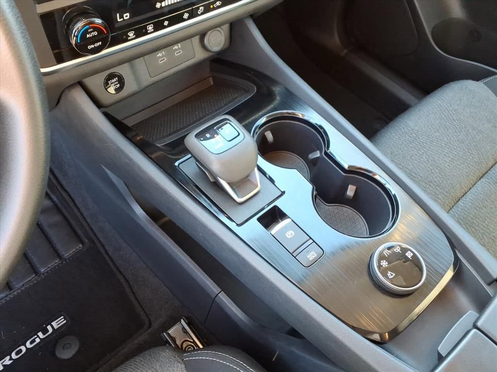 Used 2024 Nissan Rogue SV image 24
