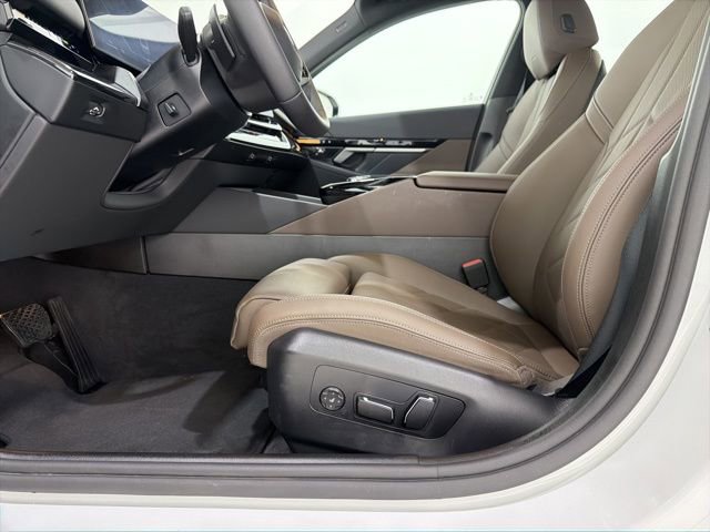 Used 2026 BMW 530i xDrive w/ Premium Package AWD/4WD image 14