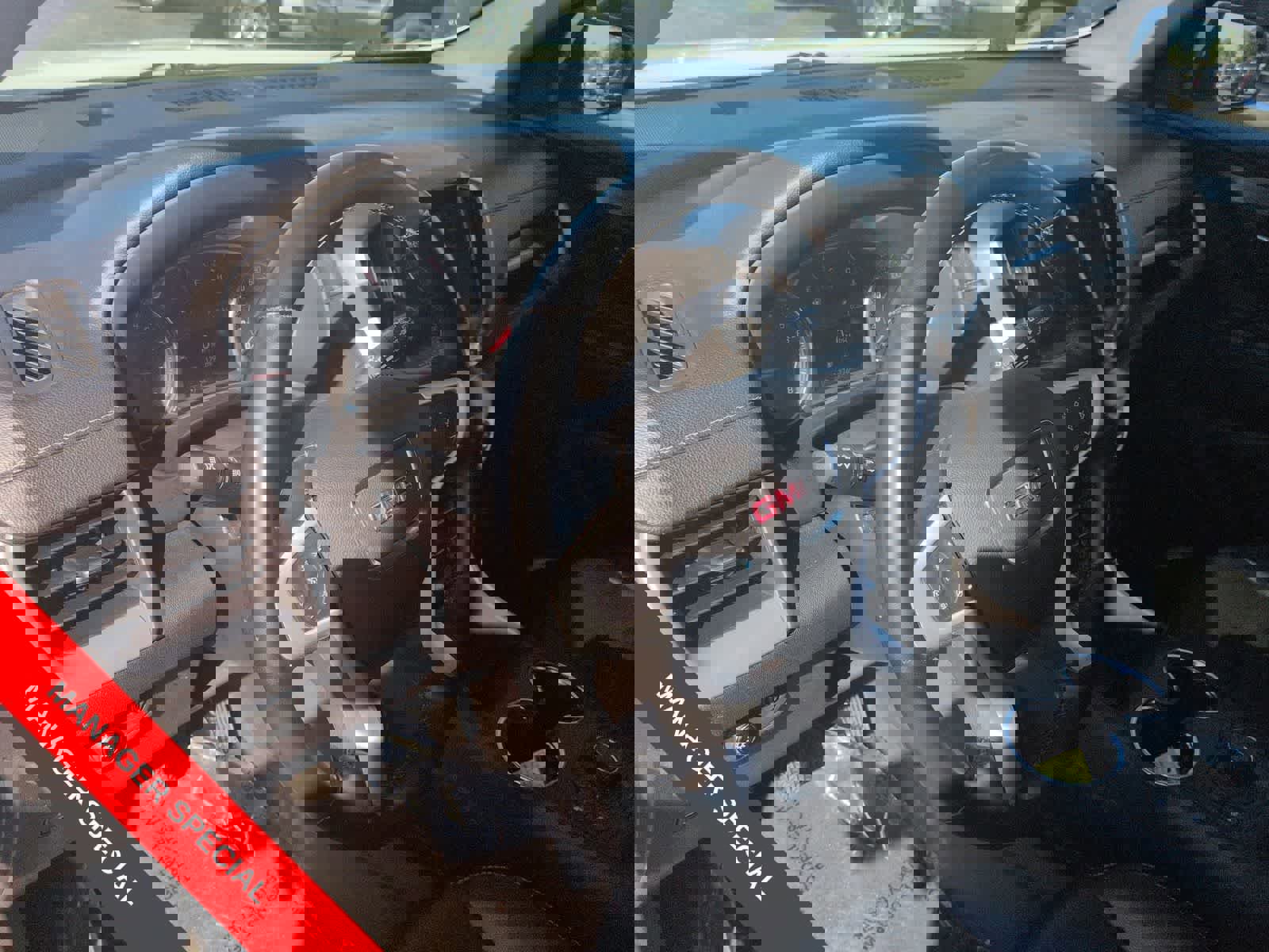 Used 2023 GMC Terrain SLT image 10