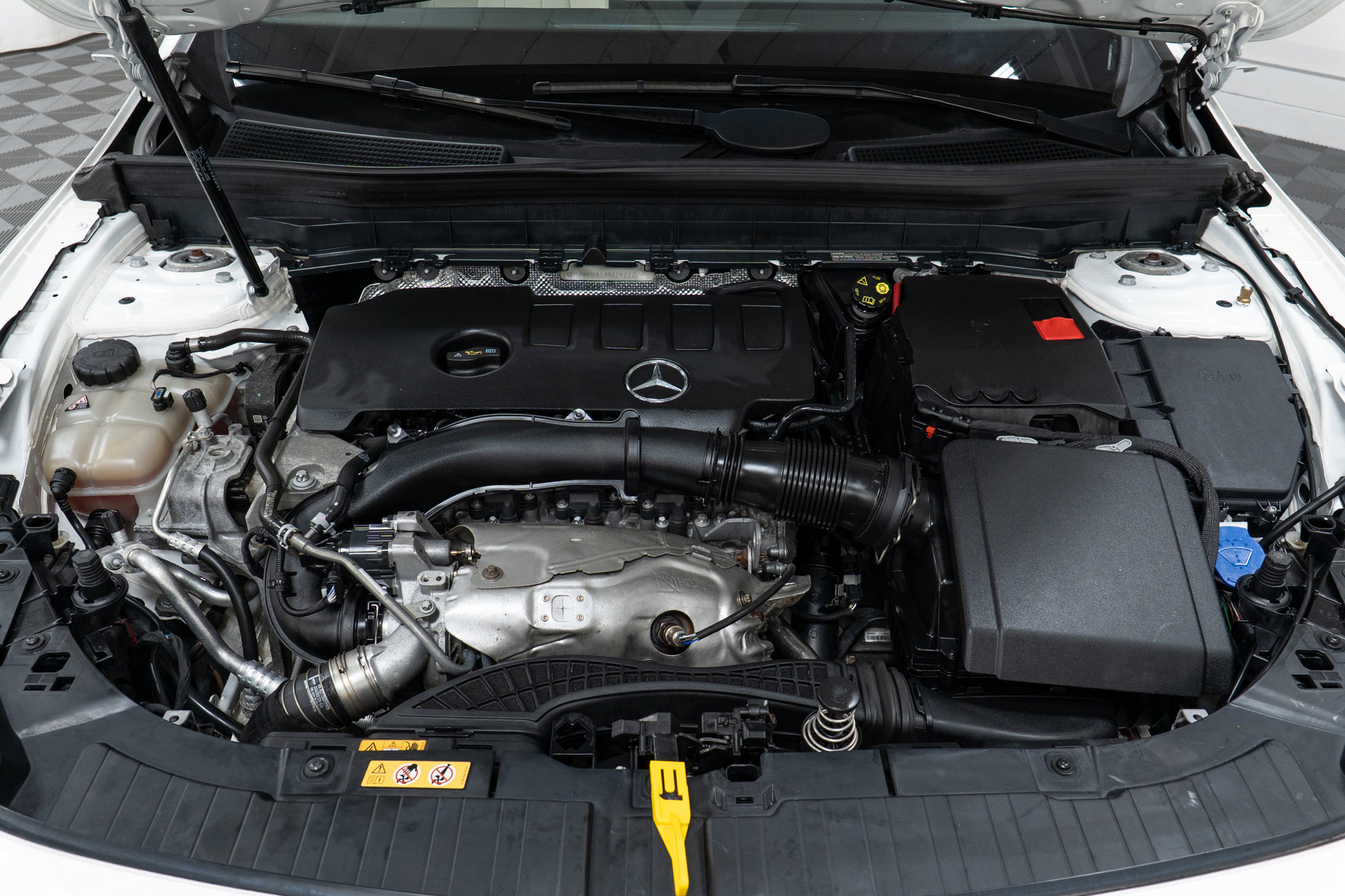 Certified 2021 Mercedes-Benz GLB 250 4MATIC w/ Premium Package image 9