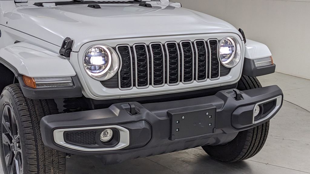 Used 2025 Jeep Wrangler Unlimited Sahara AWD/4WD image 40