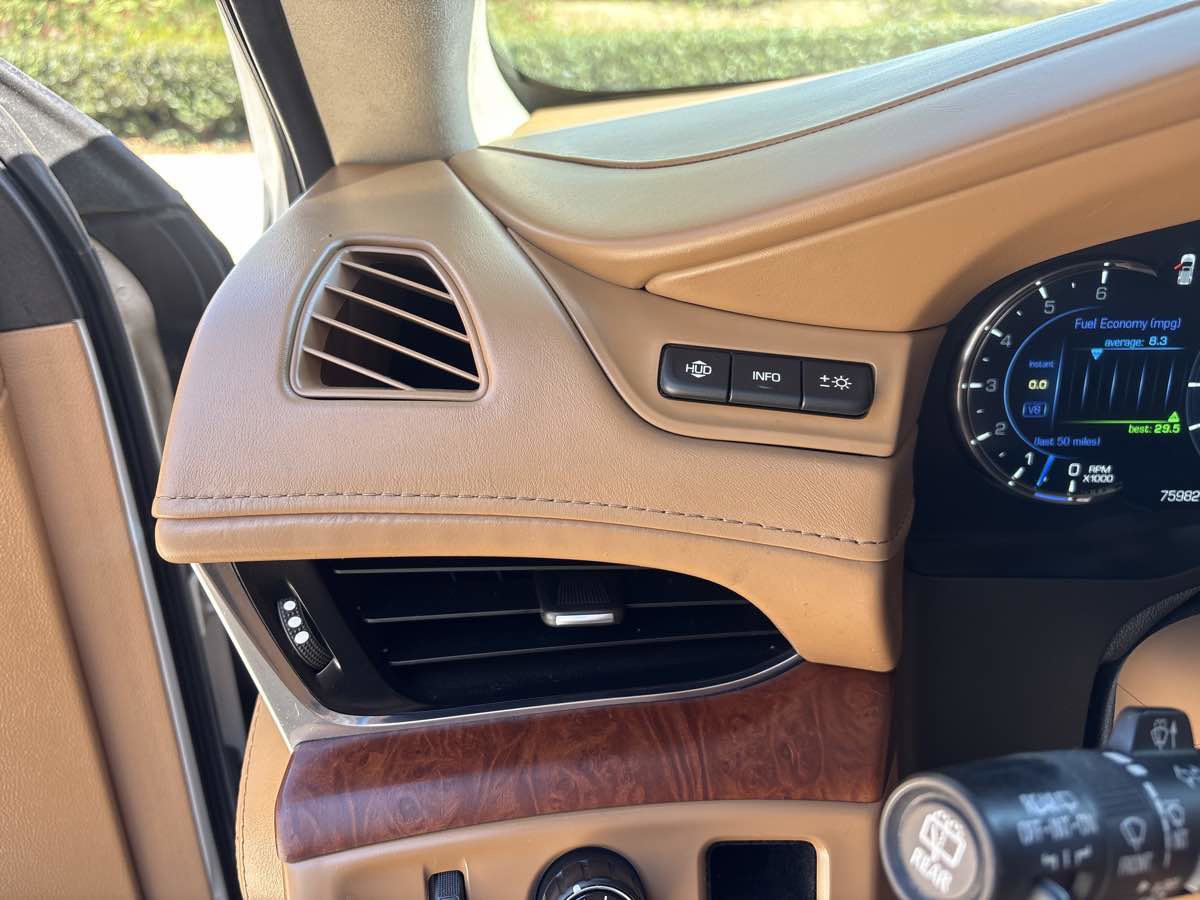 Used 2016 Cadillac Escalade Platinum image 33