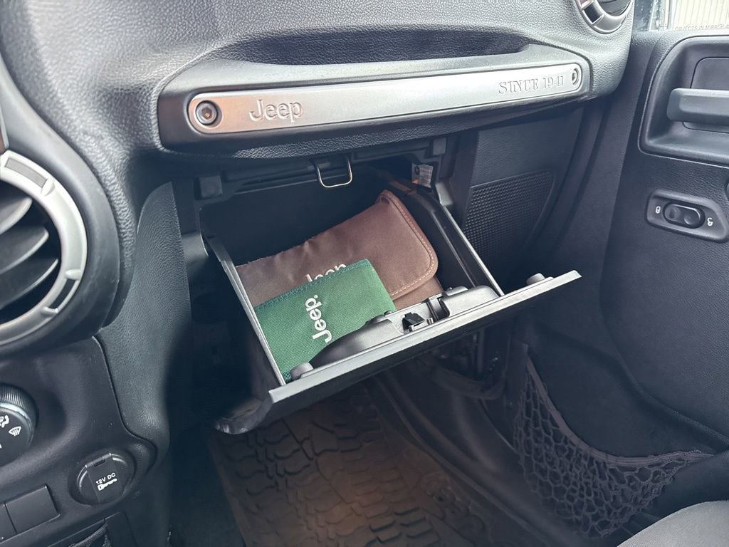 Used 2017 Jeep Wrangler Unlimited Sahara image 22