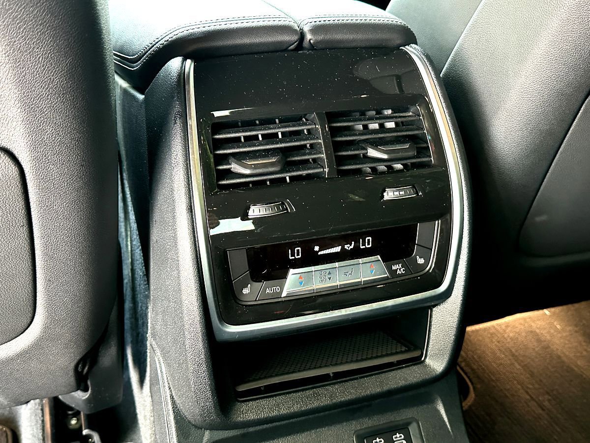 Certified 2023 BMW X7 xDrive40i w/ M Sport Package AWD/4WD image 19