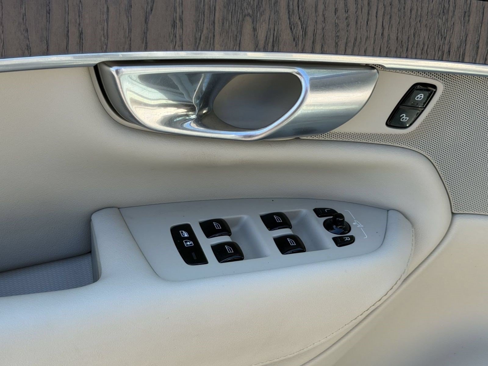 Certified 2024 Volvo XC90 B6 Ultimate AWD/4WD image 27