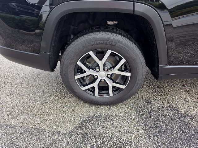 Used 2025 Jeep Grand Cherokee L Limited AWD/4WD image 12