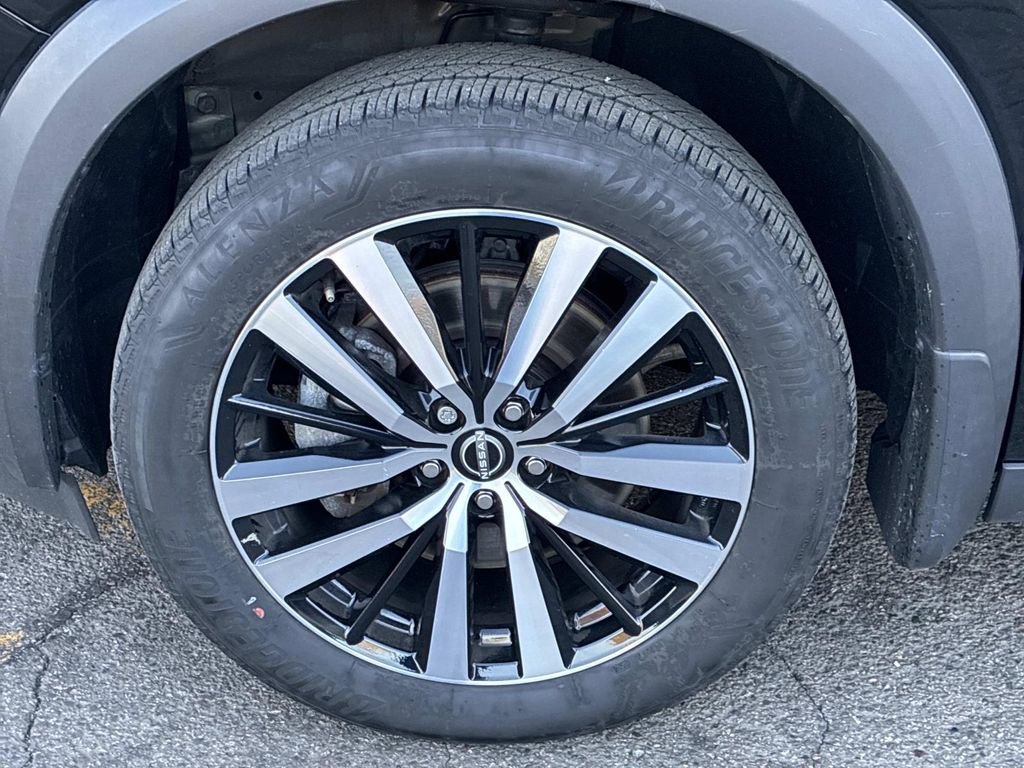 Certified 2024 Nissan Pathfinder Platinum w/ Black Appearance Package AWD/4WD image 21