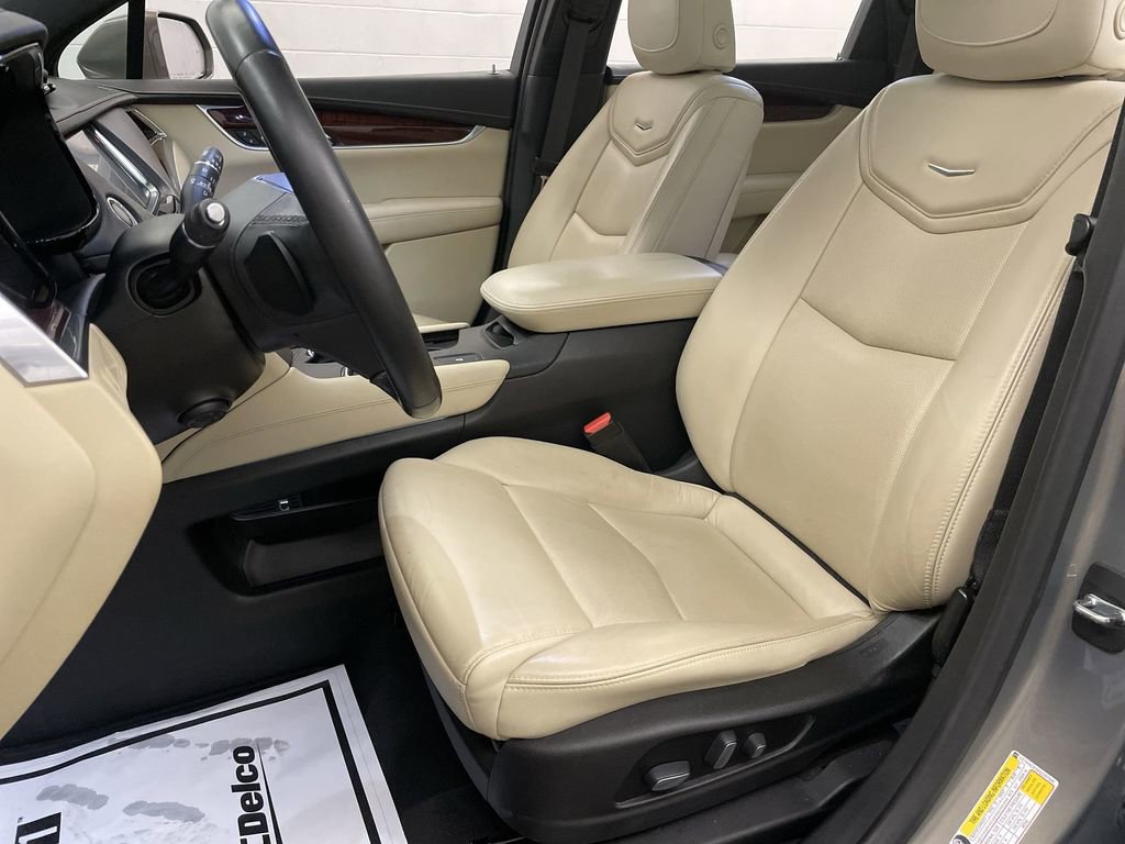 Used 2019 Cadillac XT5 Luxury FWD image 14
