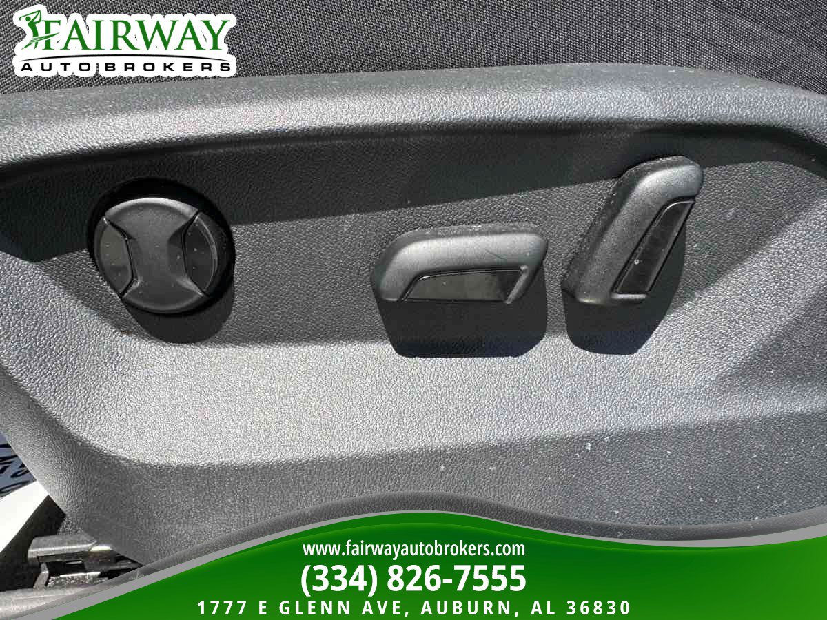 Used 2025 Volkswagen Atlas SE AWD/4WD image 17