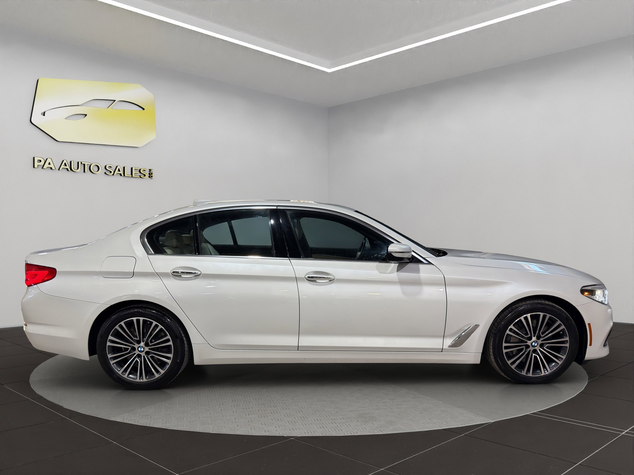 Used 2017 BMW 540i xDrive image 8