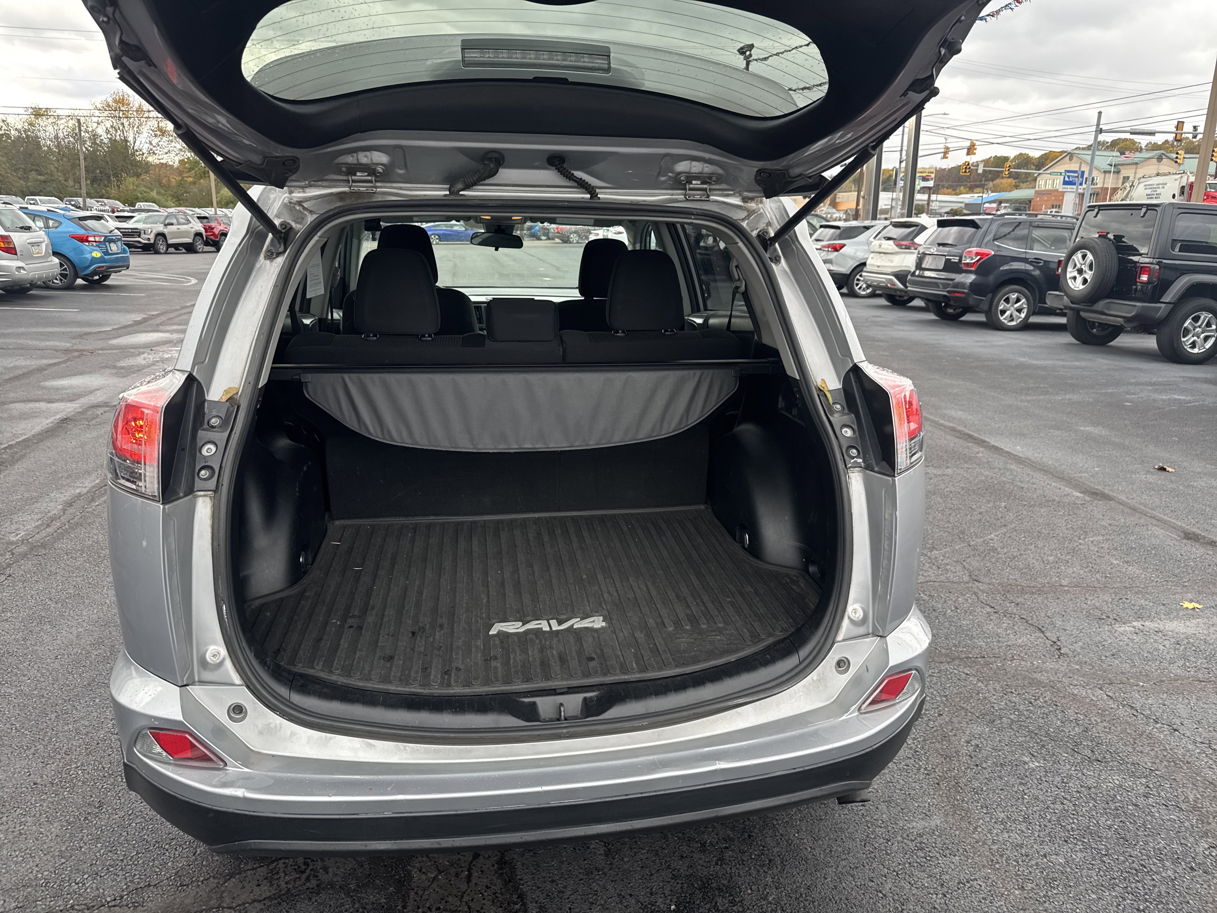 Used 2017 Toyota RAV4 LE image 5
