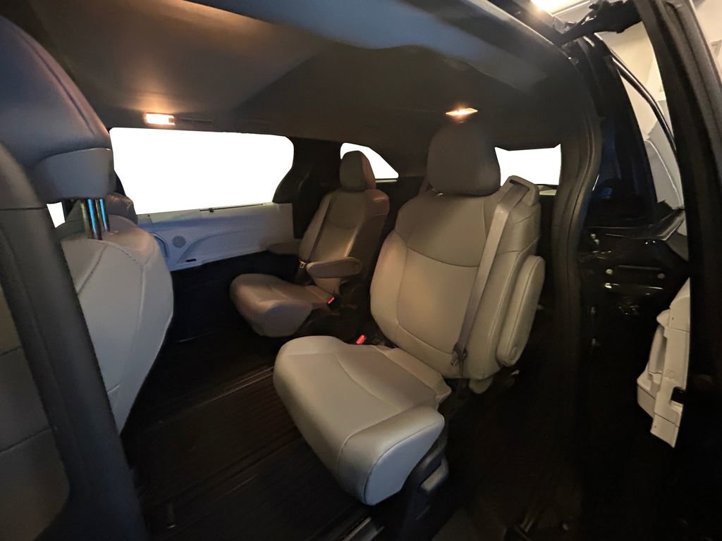 Used 2025 Toyota Sienna XLE image 13