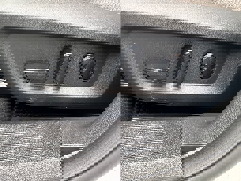 Used 2023 Nissan Rogue SV image 15