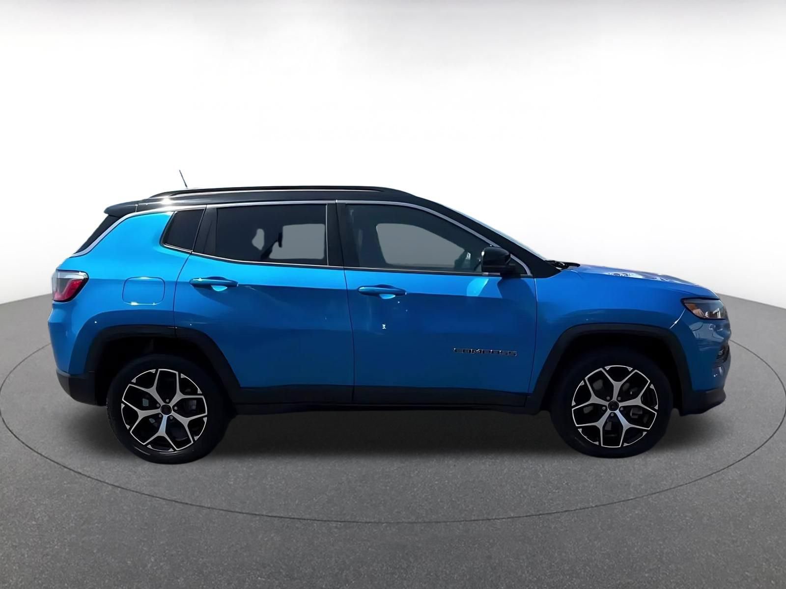 Used 2025 Jeep Compass Limited AWD/4WD image 13