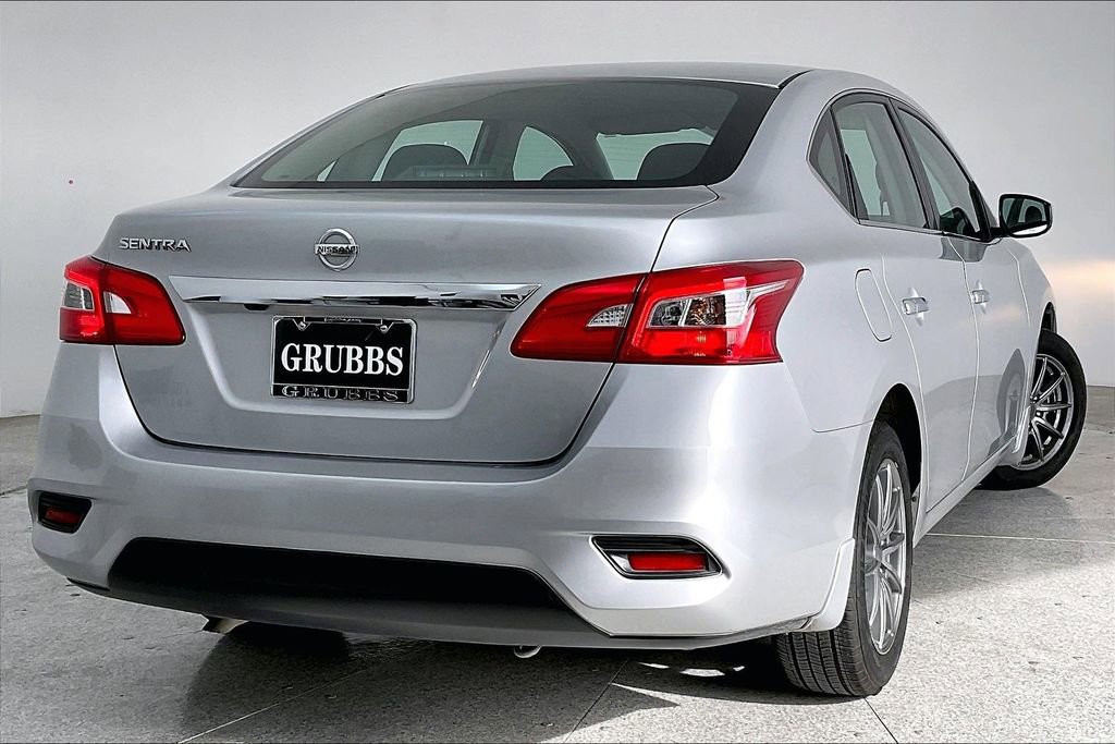 Used 2019 Nissan Sentra S image 2