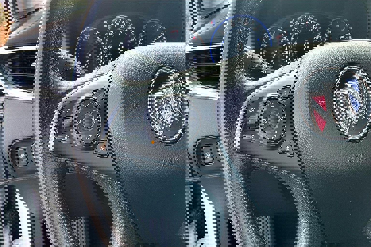 Used 2021 Buick Enclave Avenir w/ Avenir Technology Package image 11