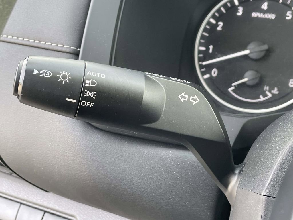 Used 2024 Nissan Pathfinder S image 22