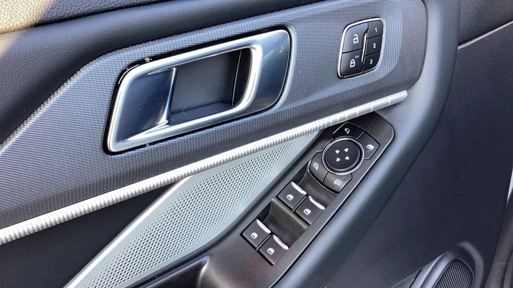 Used 2025 Ford Explorer ST image 23