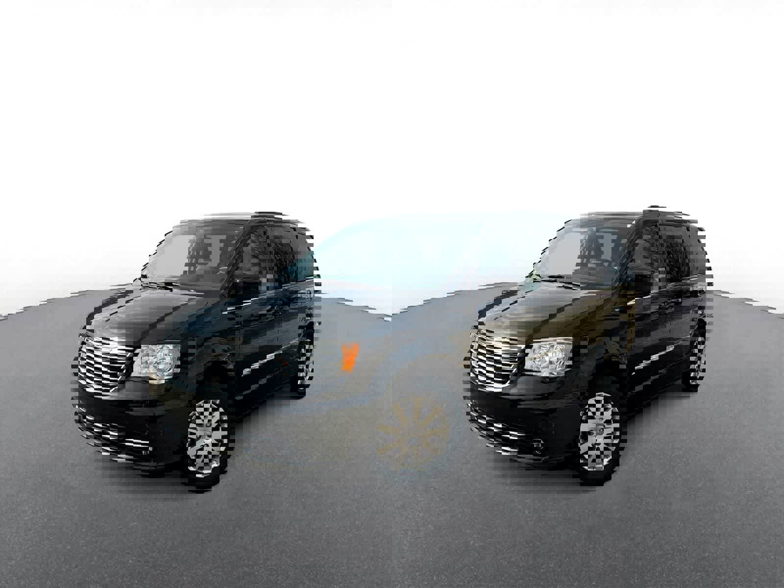 Used 2014 Chrysler Town & Country Touring image 1