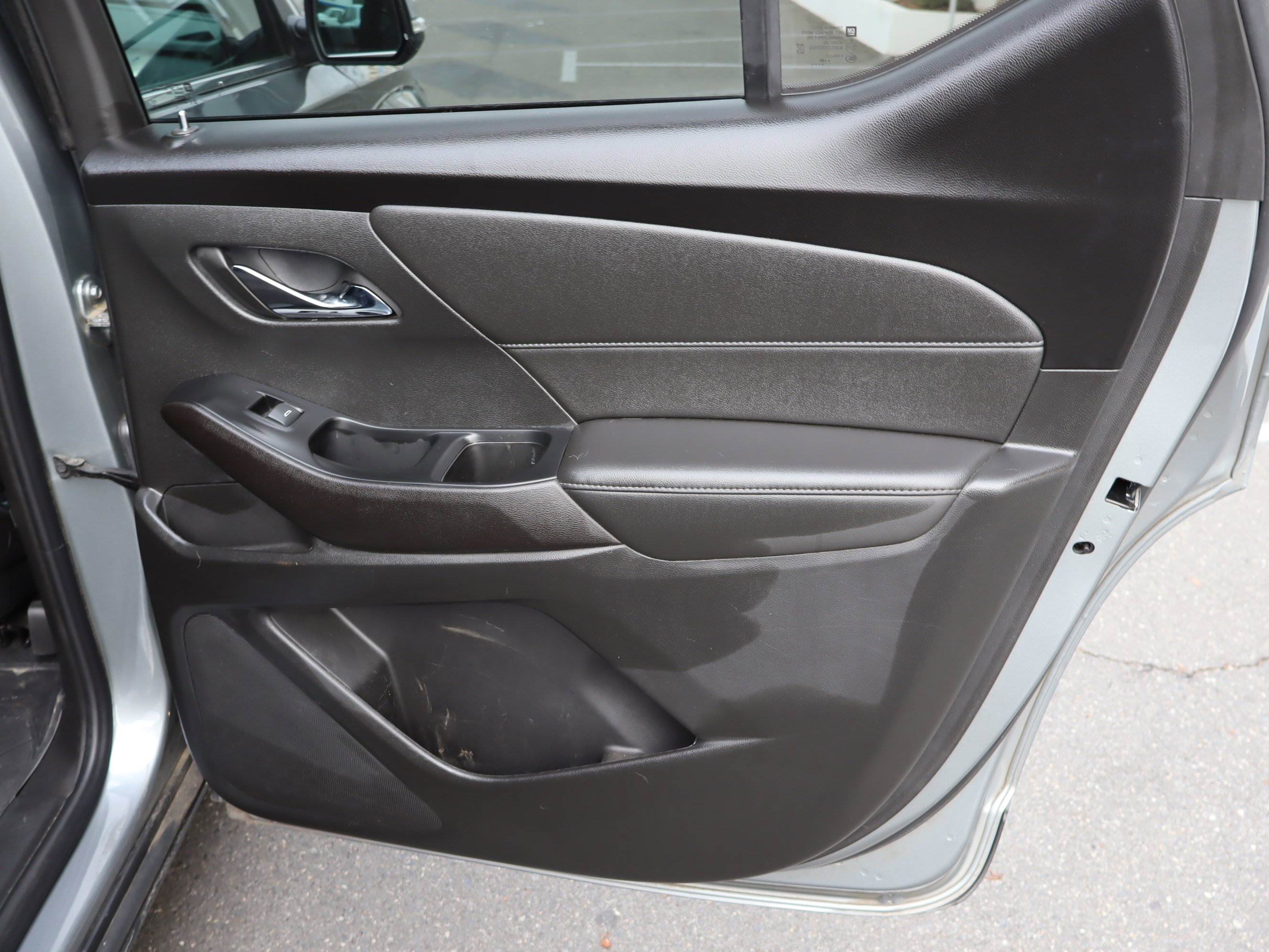 Certified 2023 Chevrolet Traverse LT w/ LPO, Floor Liner Package image 34