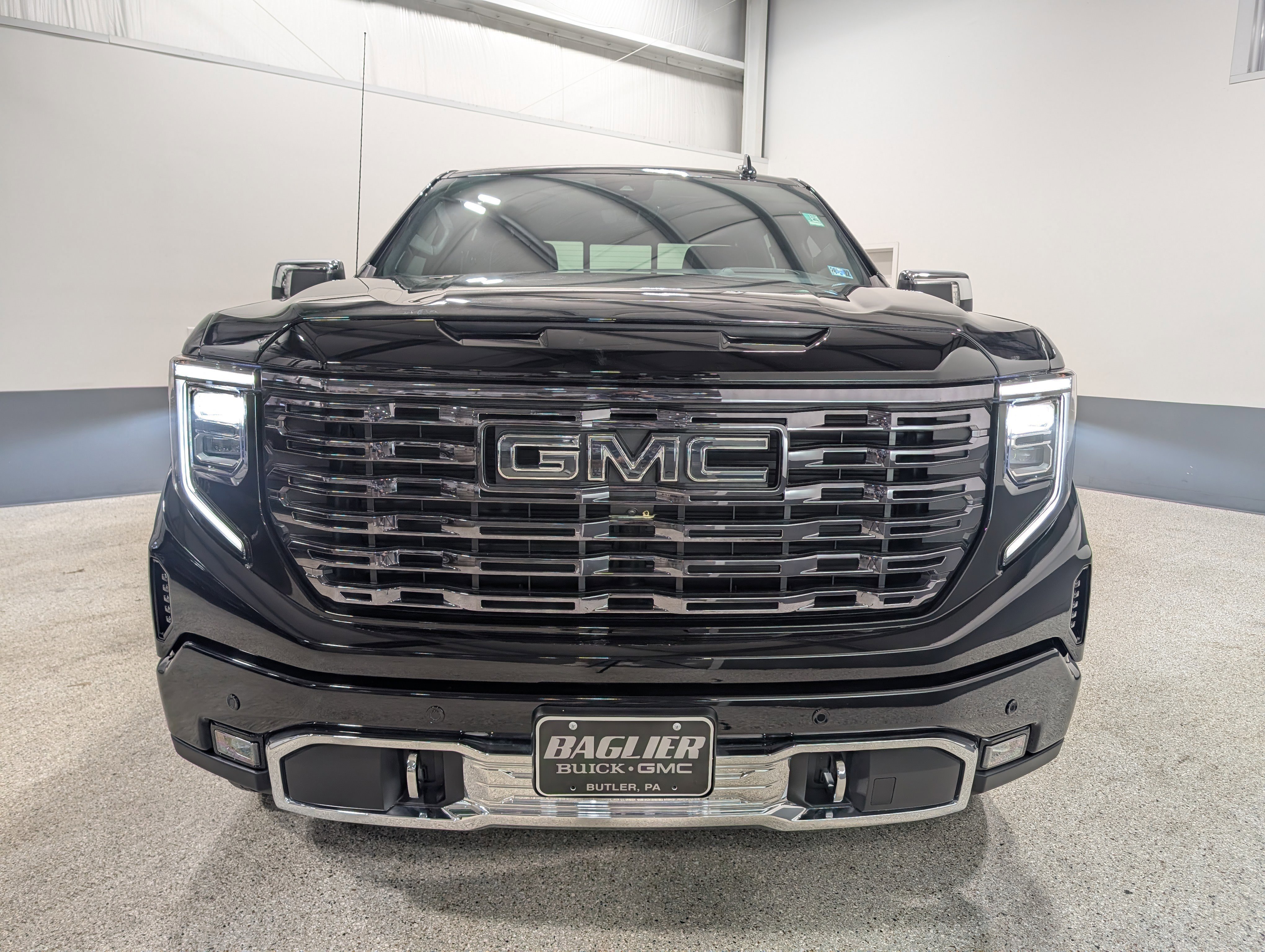 Used 2025 GMC Sierra 1500 Denali Ultimate image 8