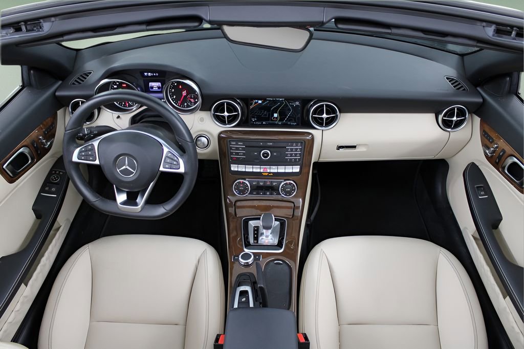 Used 2019 Mercedes-Benz SLC 300 image 22