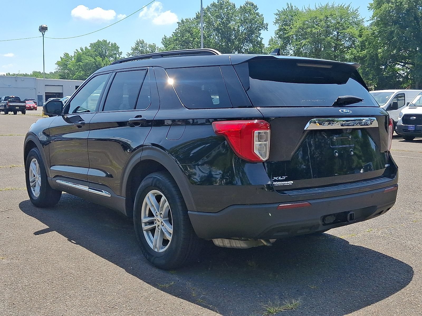 Certified 2020 Ford Explorer XLT w/ Comfort Package AWD/4WD image 5