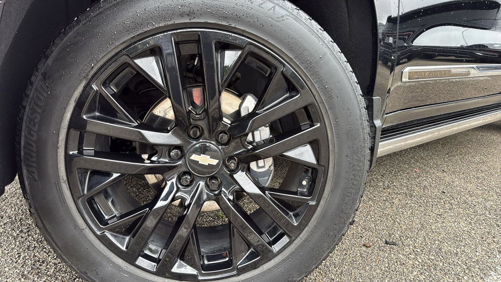 Used 2022 Chevrolet Silverado 1500 High Country w/ Technology Package image 9