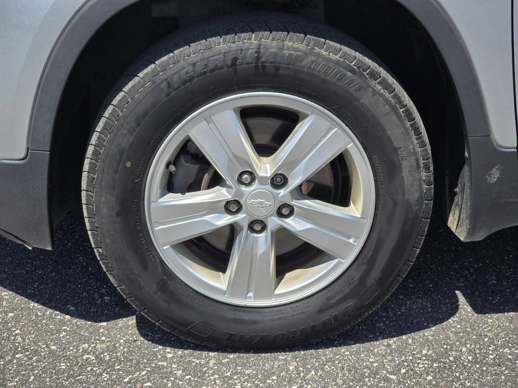 Used 2020 Chevrolet Trax LS w/ Tint and Cruise Package AWD/4WD image 11