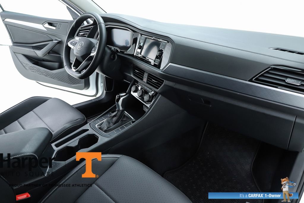 Used 2024 Volkswagen Jetta SE w/ Panoramic Sunroof Package image 32