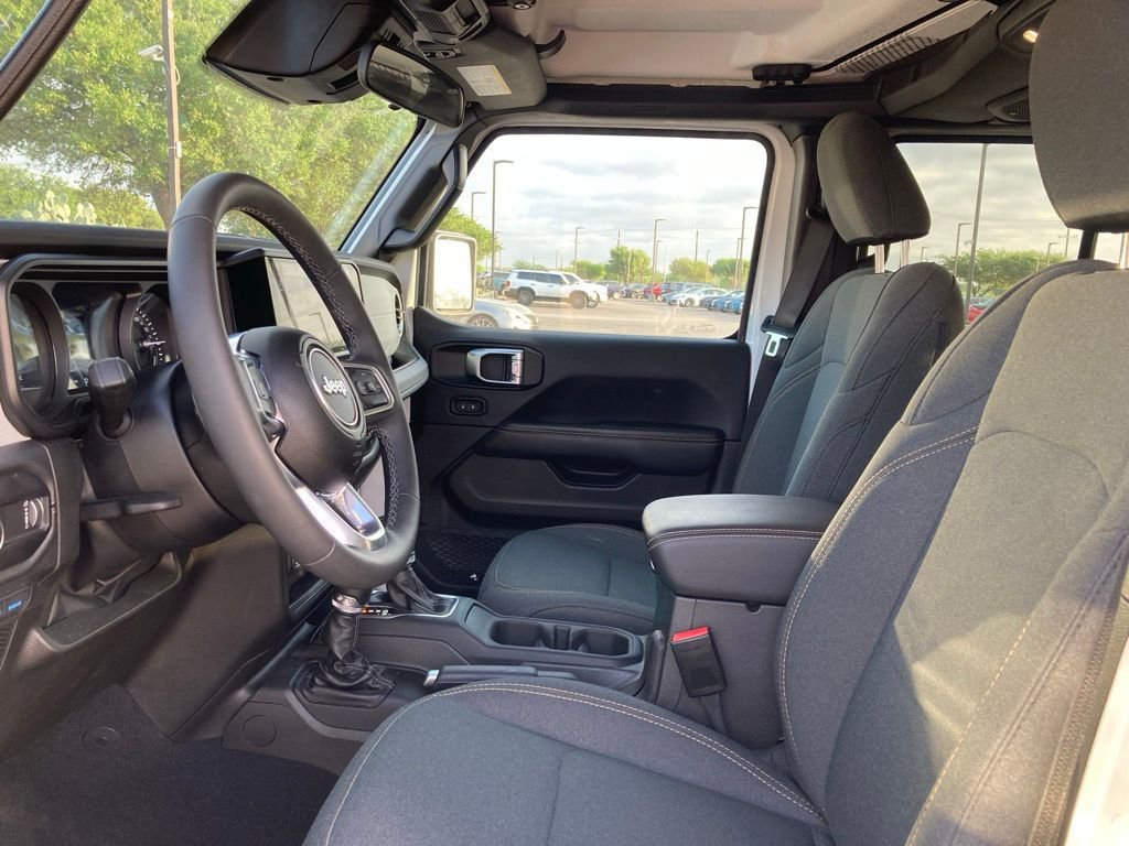 Used 2025 Jeep Wrangler Unlimited Sahara image 8