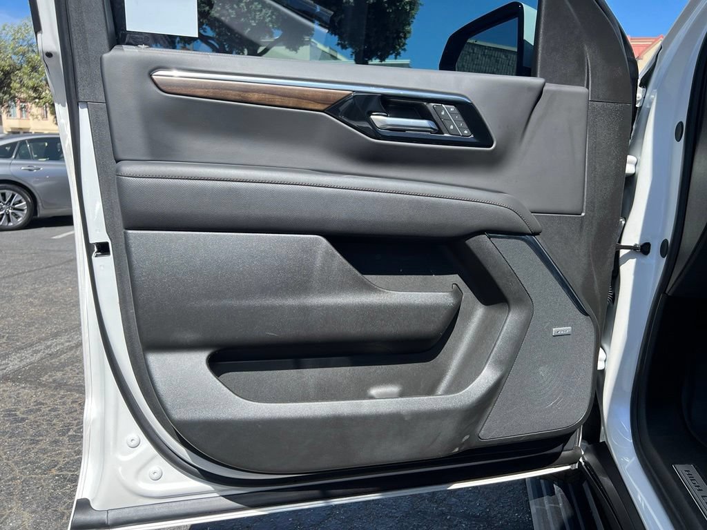 Used 2025 Chevrolet Tahoe High Country AWD/4WD image 41