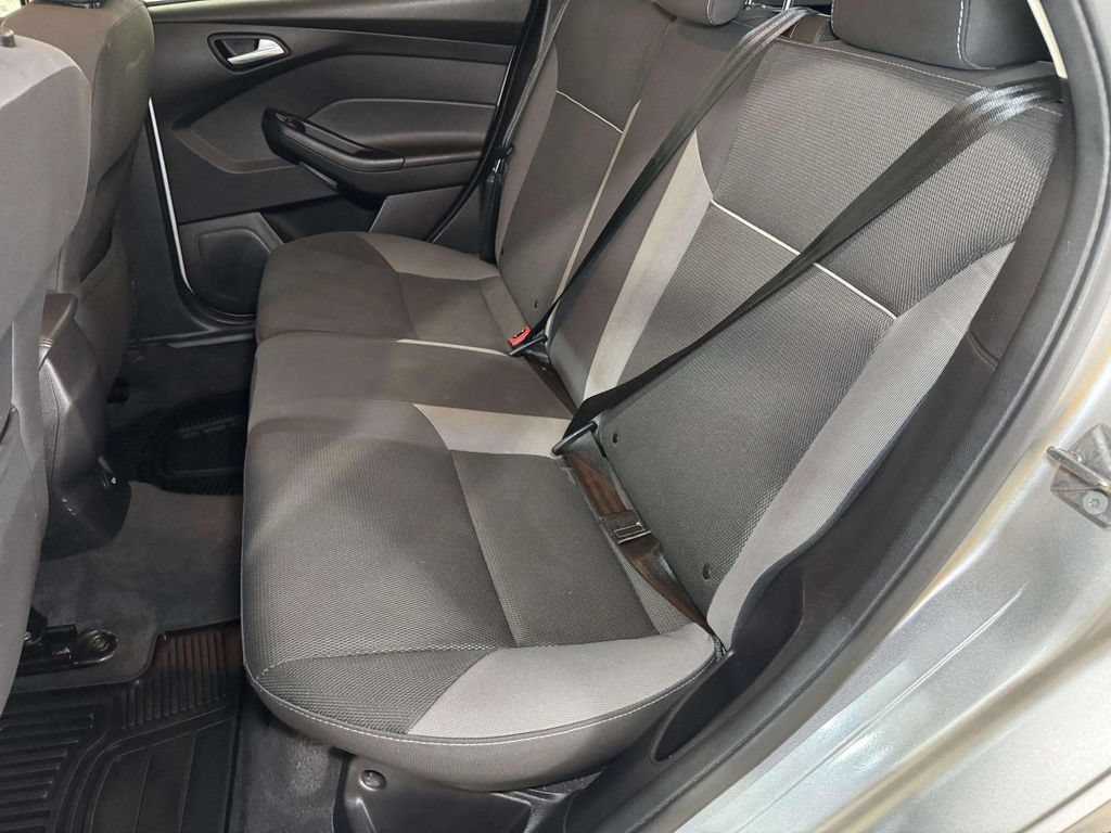 Used 2013 Ford Focus SE w/ SE Winter Pkg FWD image 21