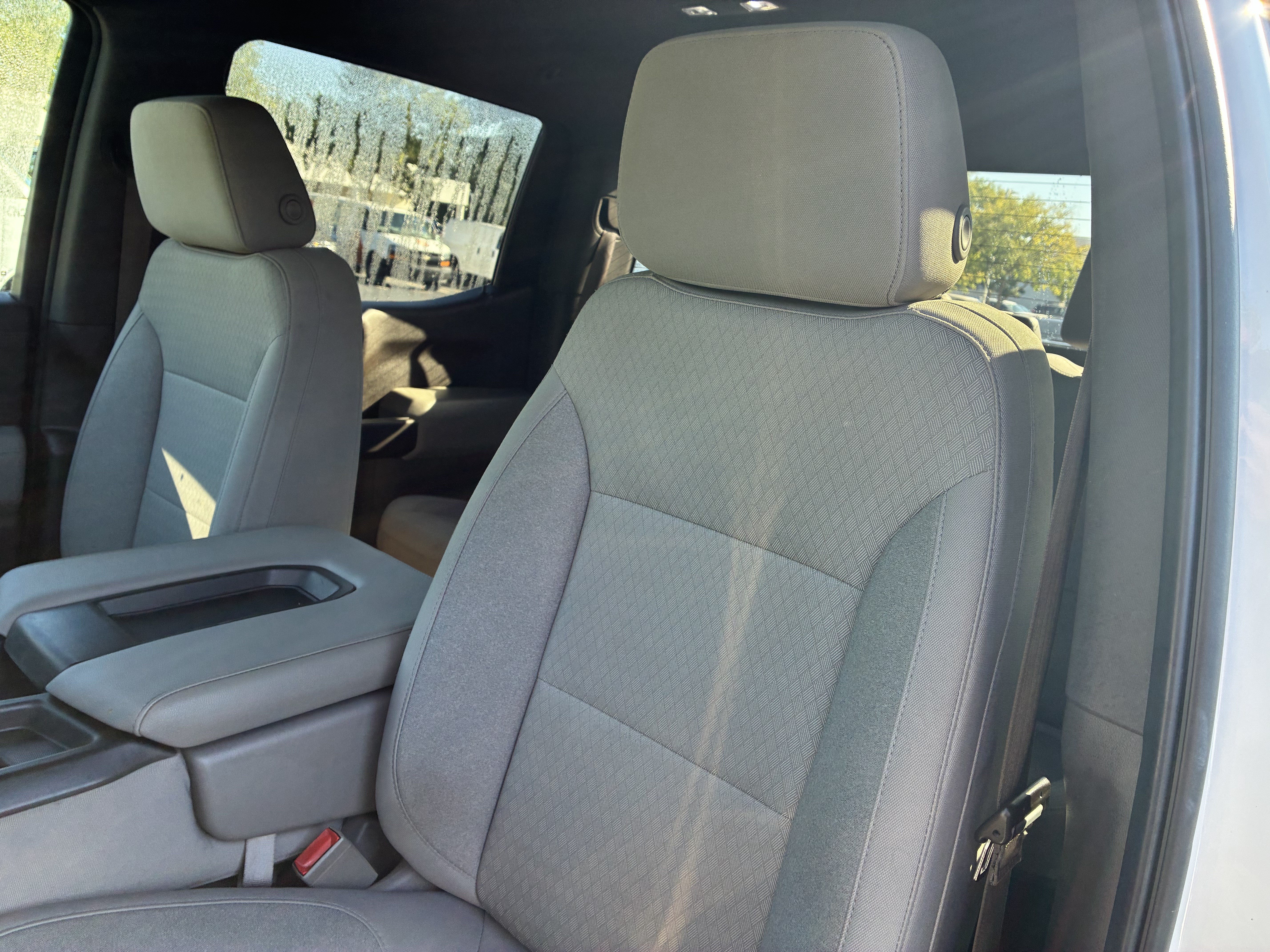 Used 2022 Chevrolet Silverado 1500 LT AWD/4WD image 22
