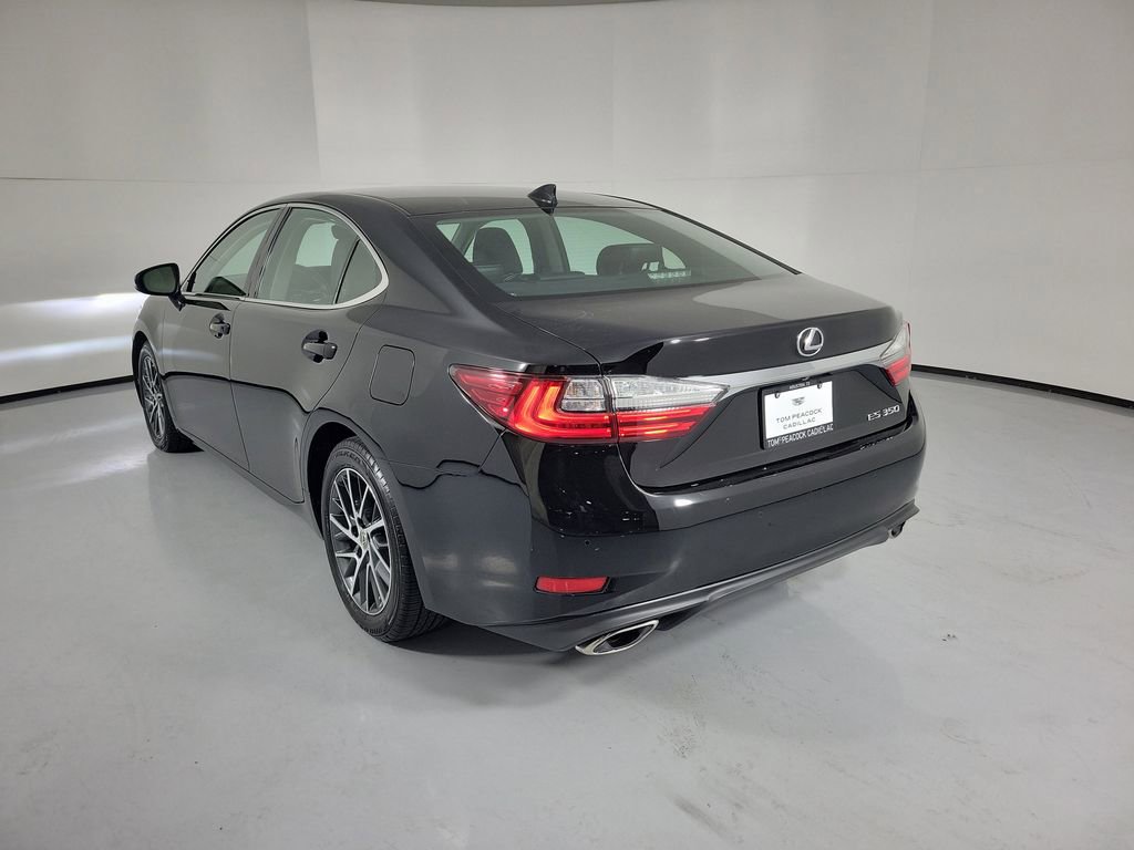Used 2018 Lexus ES 350 350 w/ Luxury Package w/Wood Trim image 3