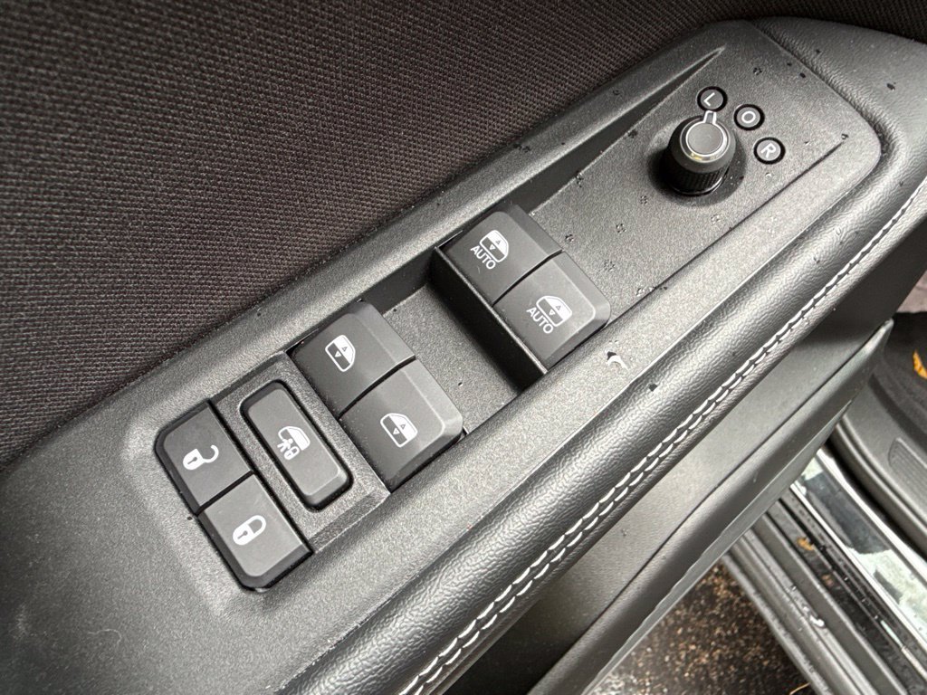 Used 2026 Jeep Cherokee Laredo AWD/4WD image 19