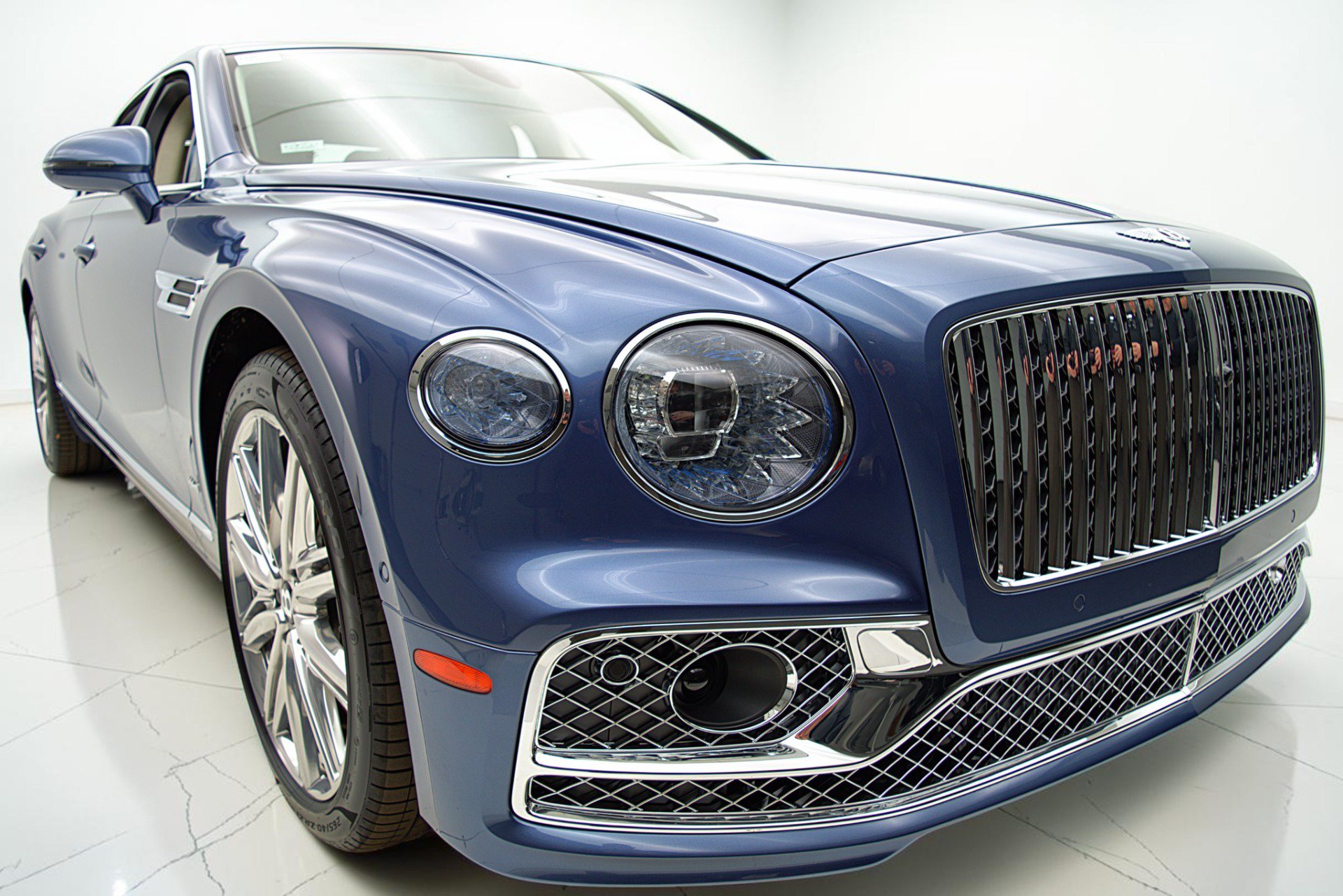 Certified 2022 Bentley Flying Spur Plug-In Hybrid AWD/4WD image 16