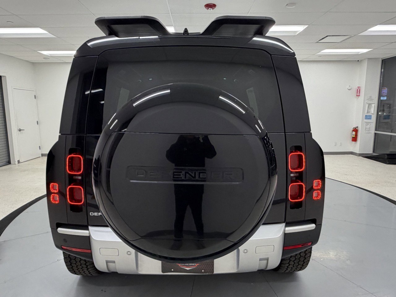 Used 2025 Land Rover Defender 110 S image 68